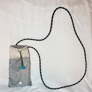 Lululemon Play Forward Crossbody Pouch